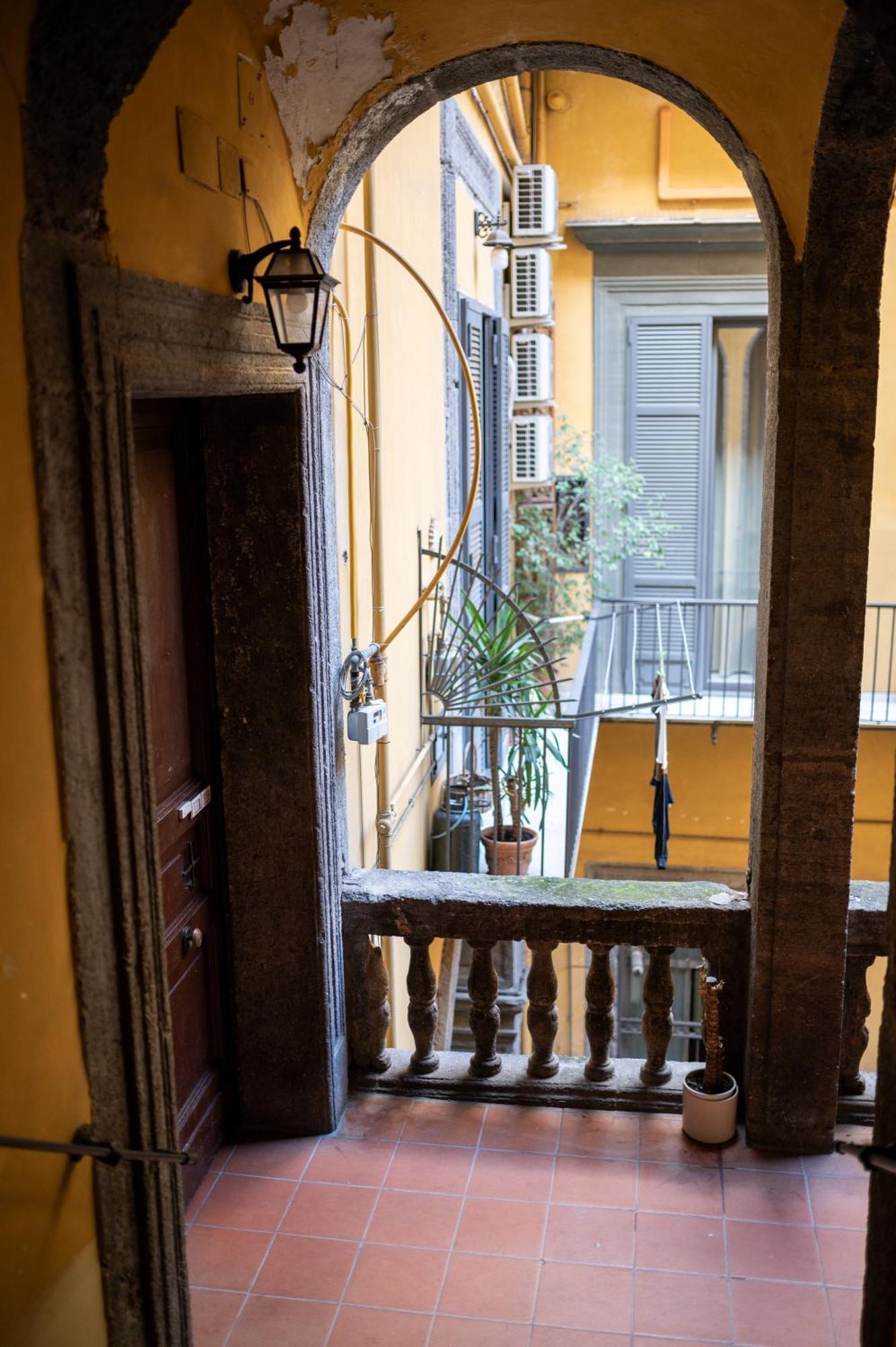 Stay Soft Apartment - Centro Storico Napoli Dış mekan fotoğraf
